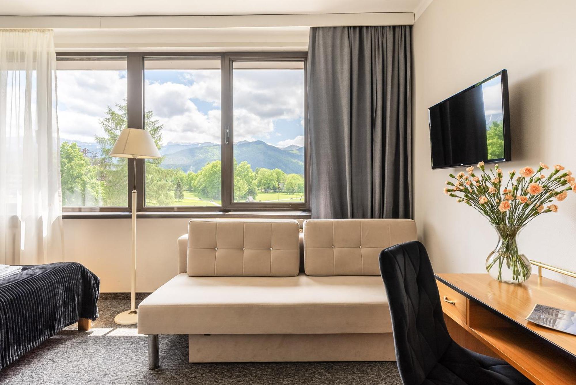 Hotel Helios 300M Od Krupowek Nowy Basen Od 12 Lipca Закопане Екстериор снимка